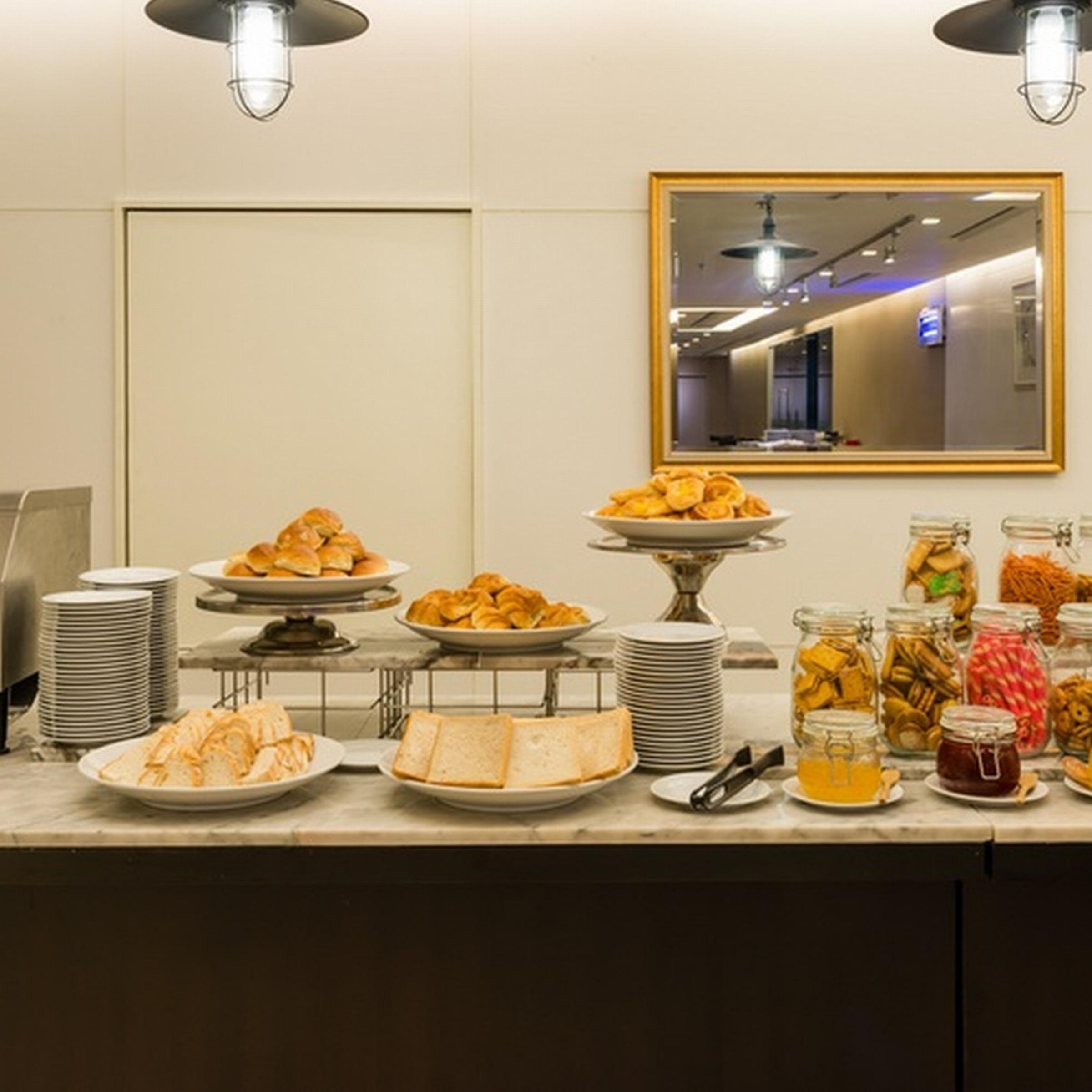 Jasmine Grande Residence Бангкок Экстерьер фото A buffet at a hotel