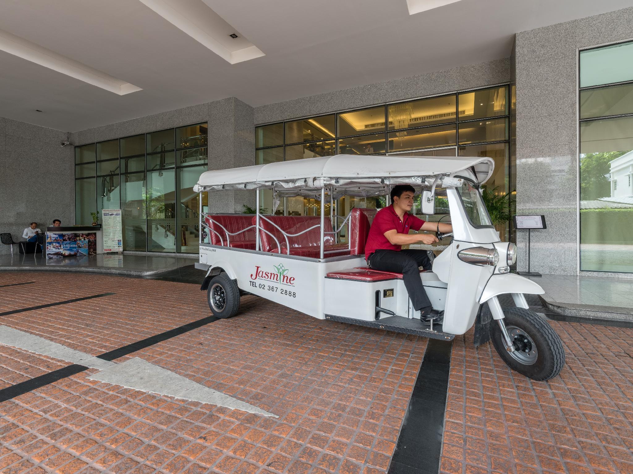 Jasmine Grande Residence Бангкок Экстерьер фото The Tuk-Tuk
