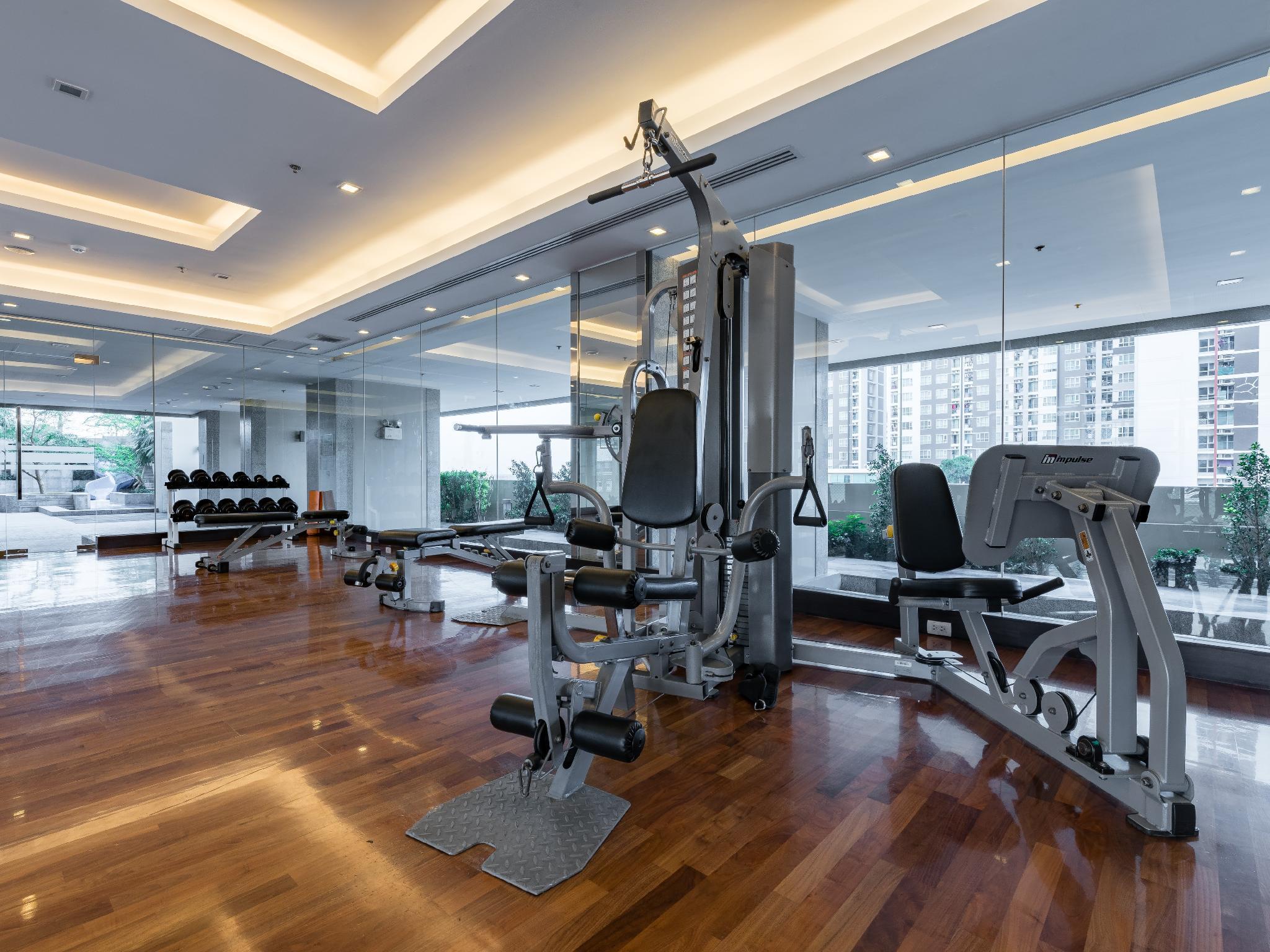 Jasmine Grande Residence Бангкок Экстерьер фото The gym at the 1016 Residences