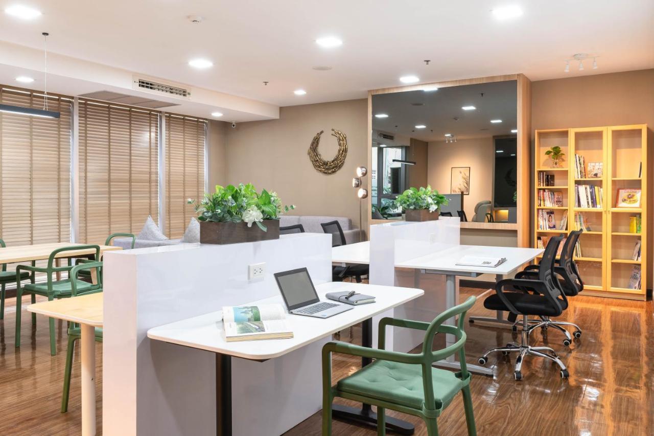 Jasmine Grande Residence Бангкок Экстерьер фото Library