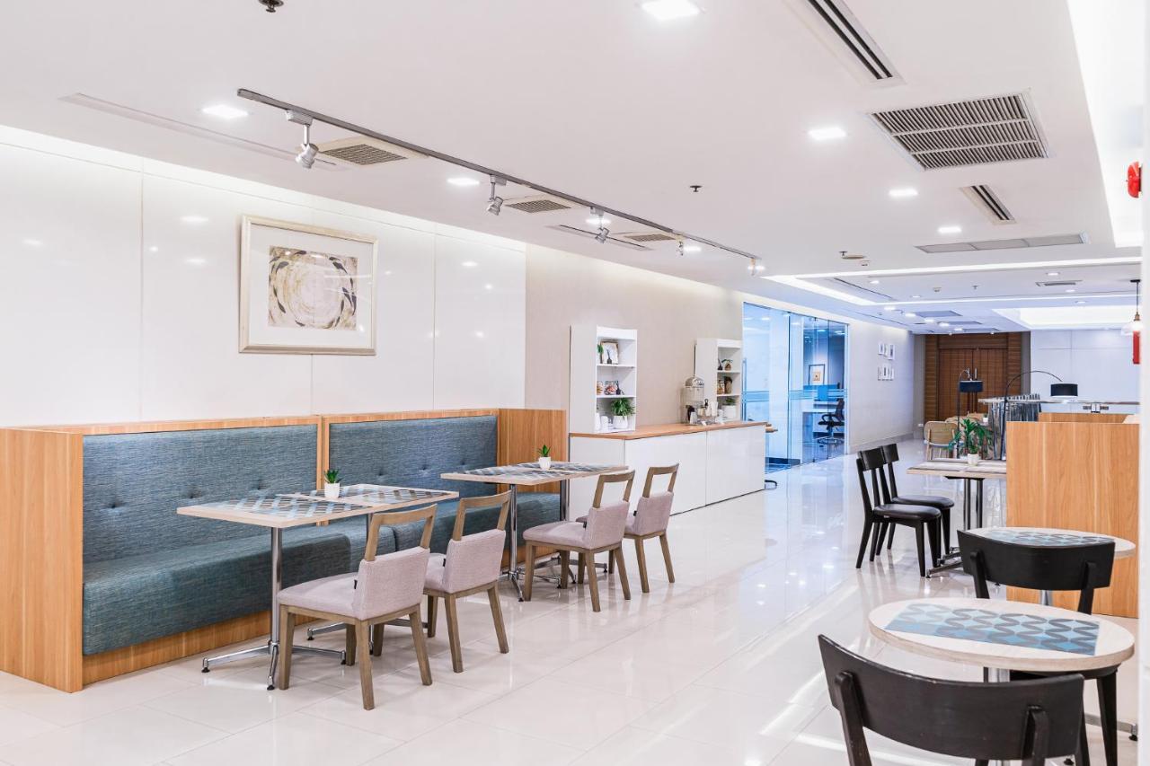 Jasmine Grande Residence Бангкок Экстерьер фото The hospital's cafeteria