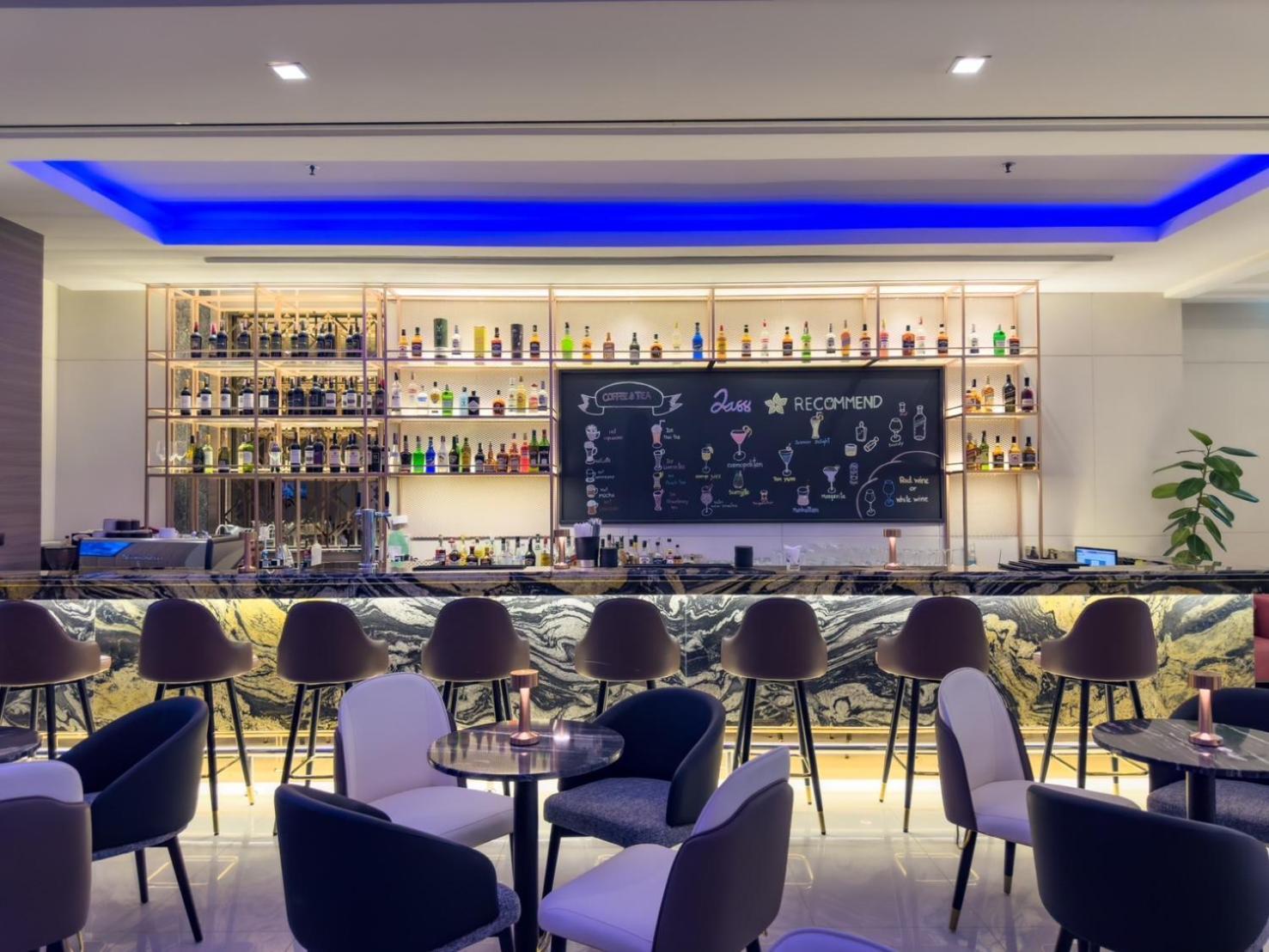 Jasmine Grande Residence Бангкок Экстерьер фото The bar at the lounge